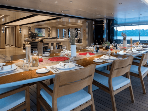 Motor yacht for sale Victorious